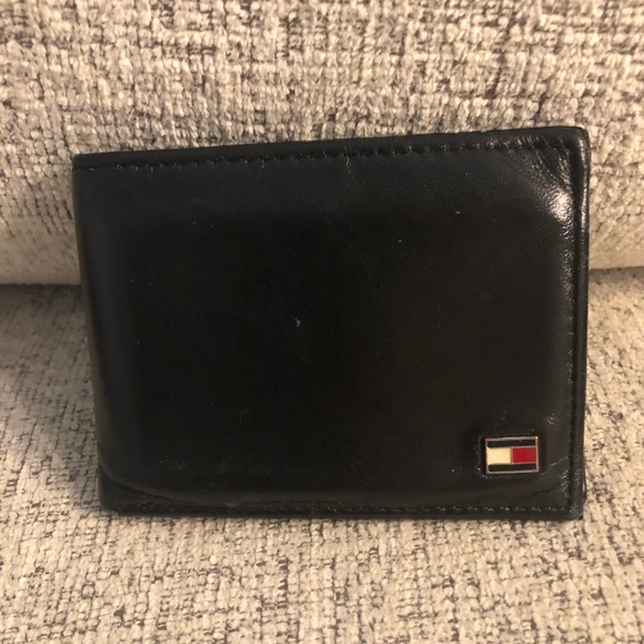tommy hilfiger oxford slim billfold wallet